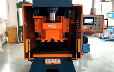 導軌式(shi)液壓沖床視頻