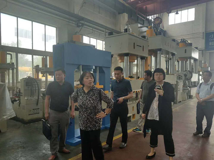 中國機床工業聯合會李冬茹副秘書長來长春昌兴传感器制造有限责任公司(WAP站)考察