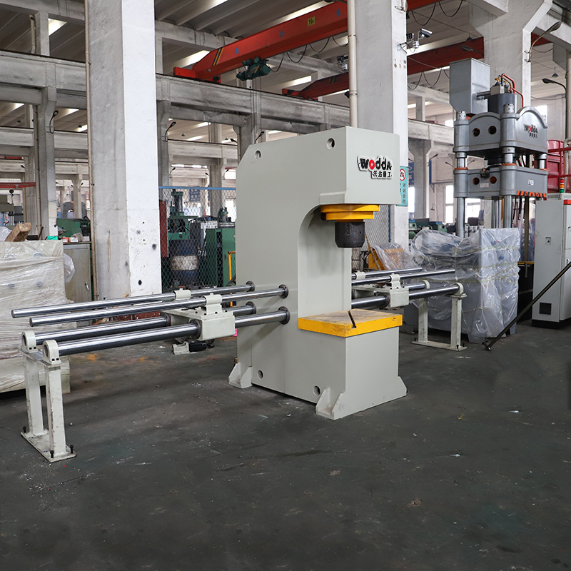 200噸校(xiao)直機-單臂(bì)校直機