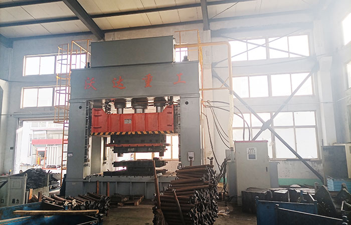 800噸框架式貨(huò)車大卡車配件(jian)沖壓成型液壓(ya)機