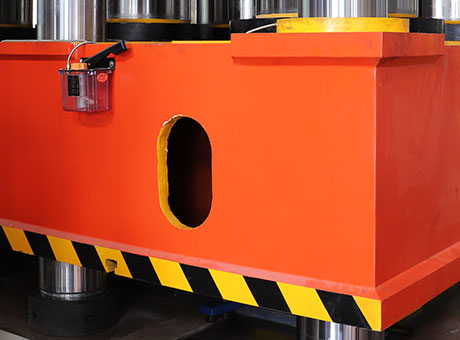 封頭拉伸液壓機細節1.jpg 細節1.jpg