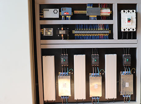 封頭拉伸液壓機細節6.jpg 細節6.jpg