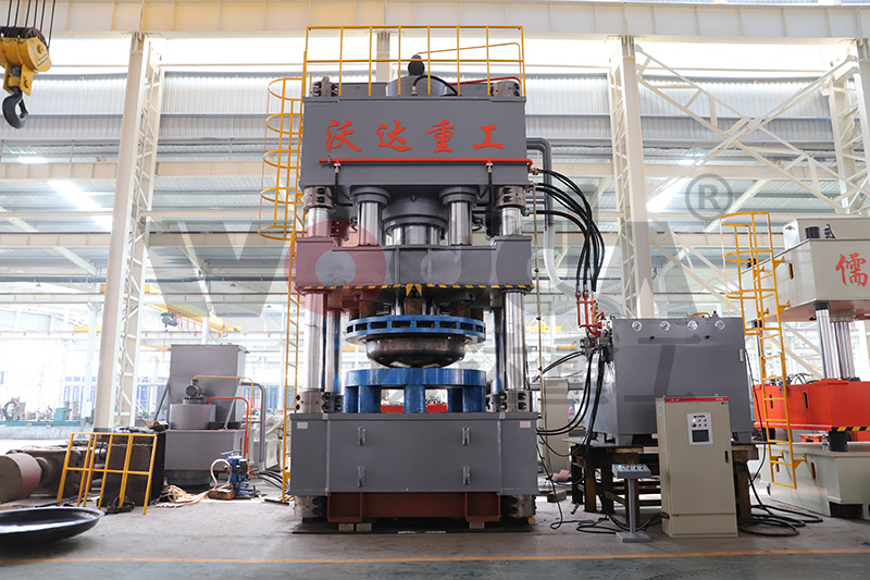 2500噸三梁四柱液壓機 2500噸三梁四柱液壓機