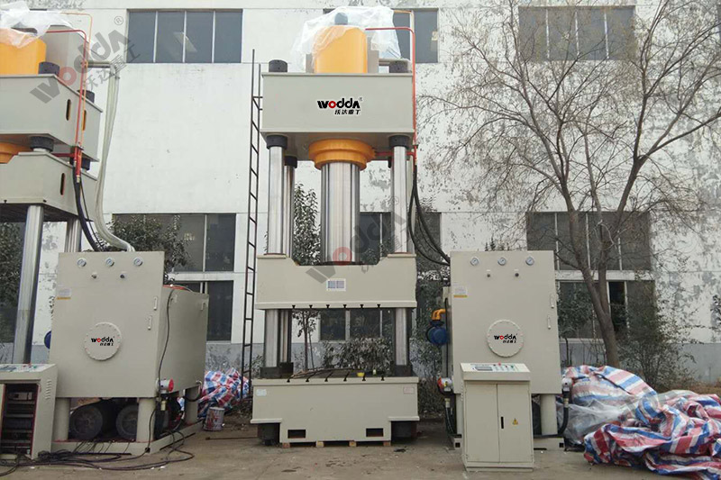 1000噸三梁四柱液壓機 1000噸三梁四柱液壓機