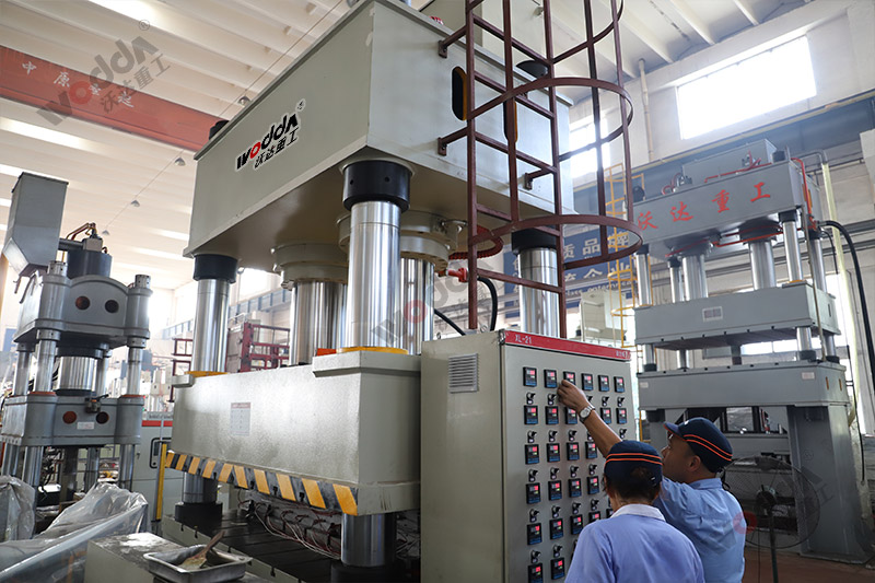 石墨烯導熱膜生産設備_1000噸液壓機_大型四柱液壓機 石墨烯導熱膜生産設備_1000噸液壓機_大型四柱液壓機