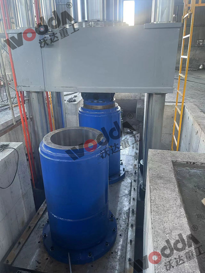 2000噸石墨坩埚液壓機模具 2000噸石墨坩埚液壓機模具