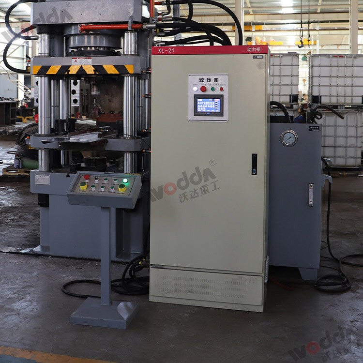 315噸四梁四柱液壓機(移動控制台、電氣櫃) 315噸四梁四柱液壓機(移動控制台、電氣櫃)