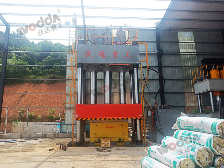 2000噸玻璃鋼成型液壓機 2000噸玻璃鋼成型液壓機