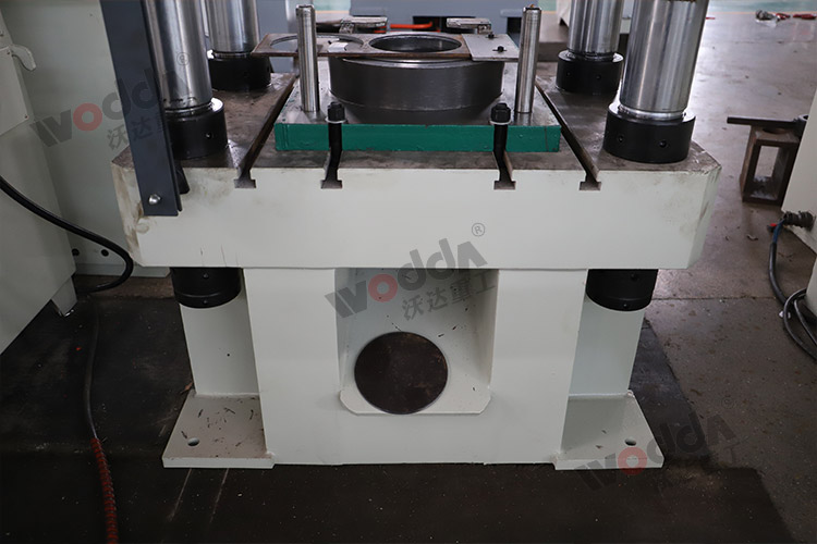 315噸錨杆托盤液壓機底座.jpg 315噸錨杆托盤液壓機底座.jpg