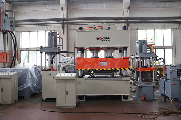 400噸火車門闆整形液壓機 400噸火車門闆整形液壓機