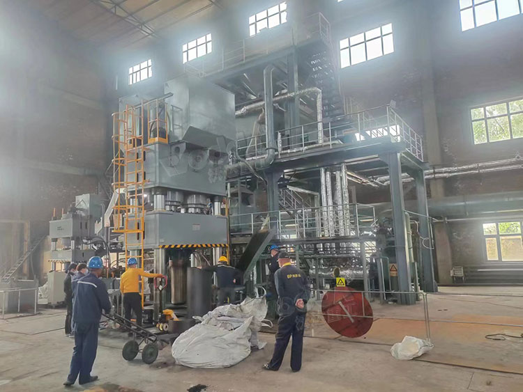 2000噸坩埚液壓機試機生産