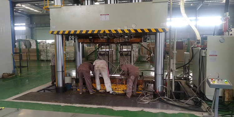 1500噸玻璃鋼電纜橋架成型液壓機 1500噸玻璃鋼電纜橋架成型液壓機