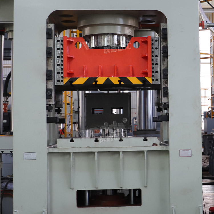 630T框架式液壓機機身(液壓墊) 630T框架式液壓機機身(液壓墊)