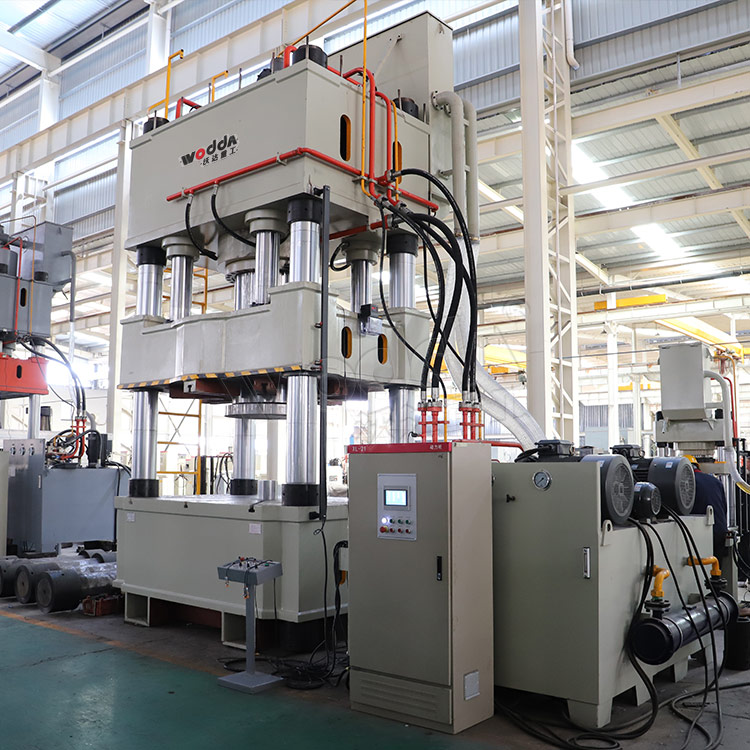 1800噸三梁四柱帶壓邊缸封頭液壓機 1800噸三梁四柱帶壓邊缸封頭液壓機