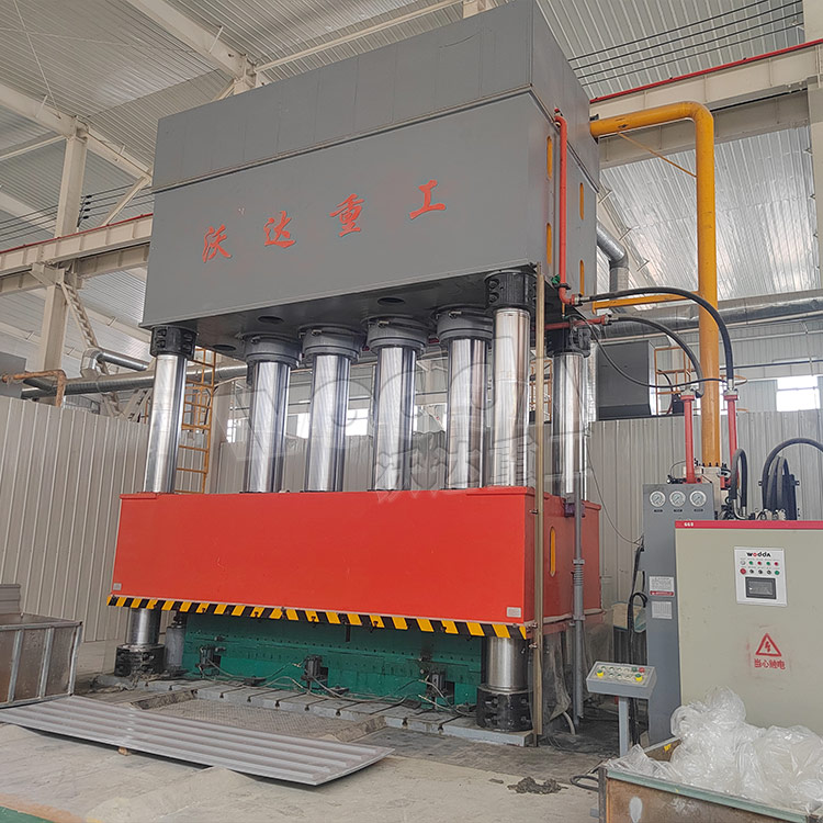 2500噸複合材料成型液壓機 2500噸複合材料成型液壓機