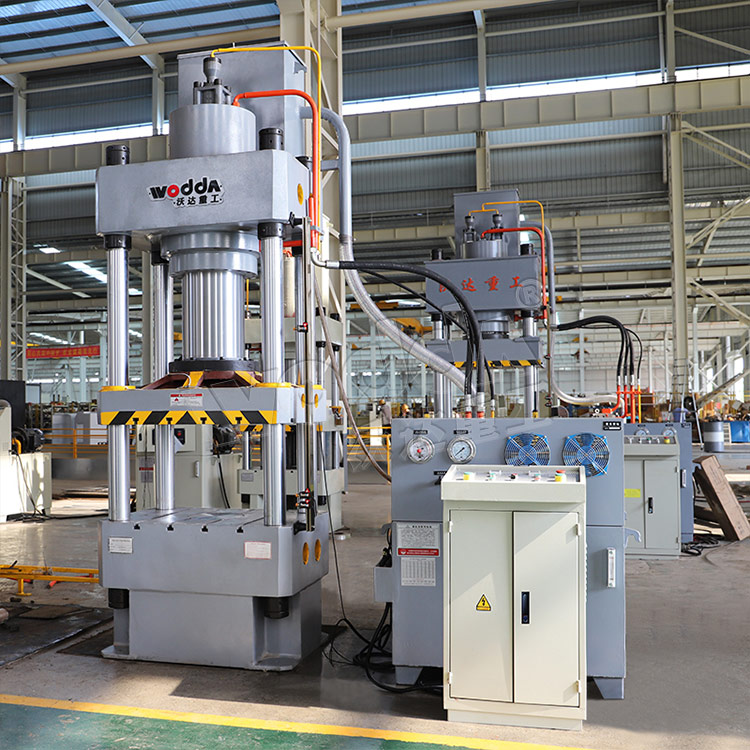 315噸四柱液壓機試機 315噸四柱液壓機試機