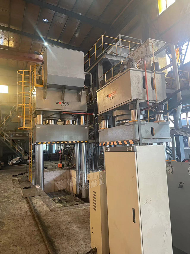 2000噸坩埚成型液壓機 2000噸坩埚成型液壓機