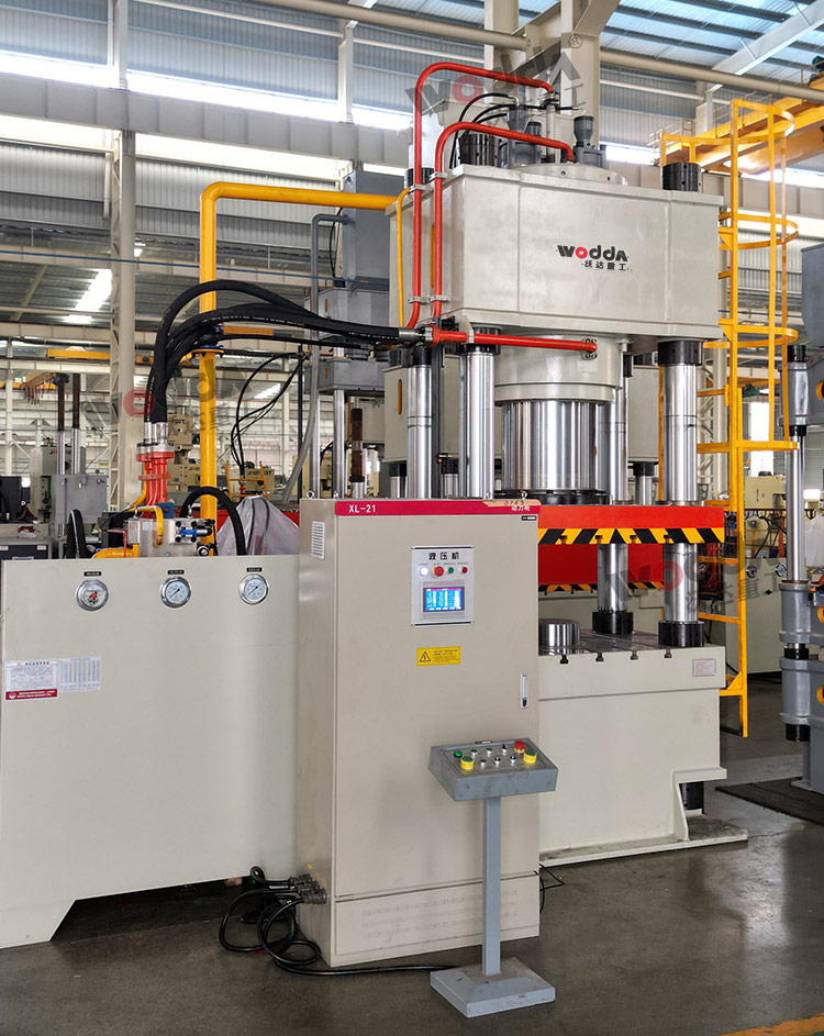 800噸三梁四柱液壓機車間展示 800噸三梁四柱液壓機車間展示