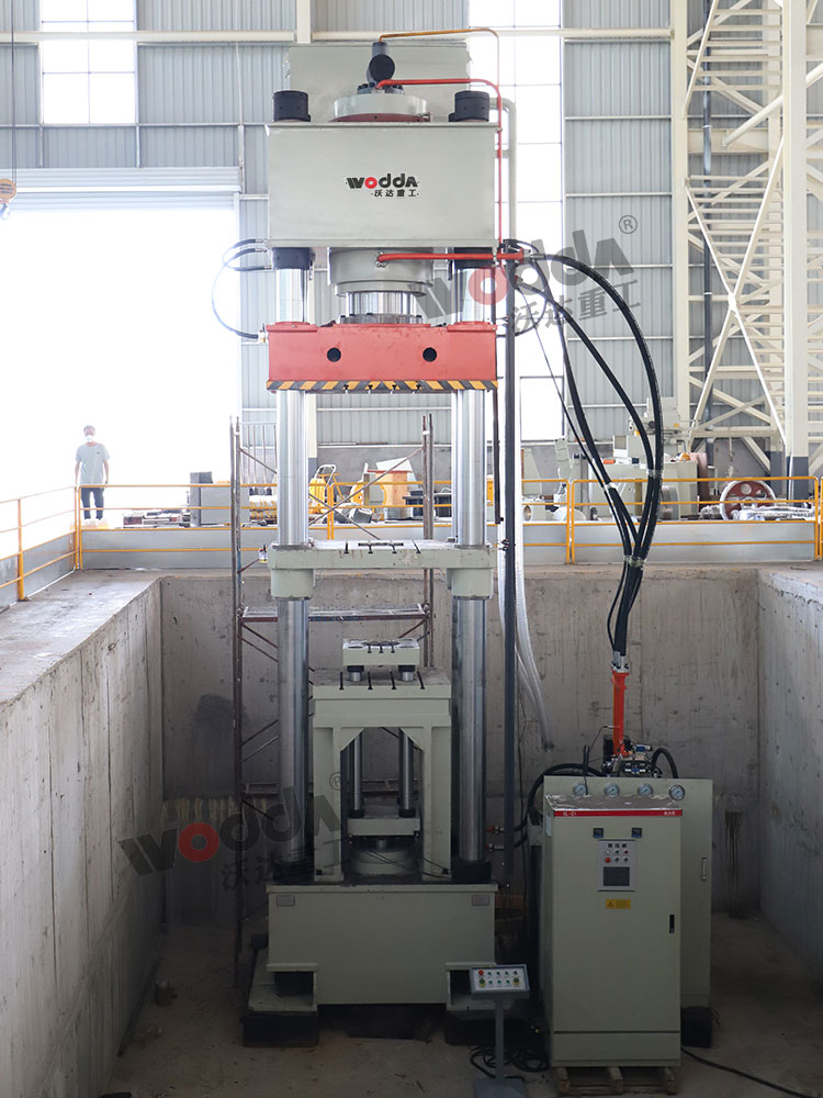 800噸四梁四柱液壓機(匣缽液壓機) 800噸四梁四柱液壓機(匣缽液壓機)