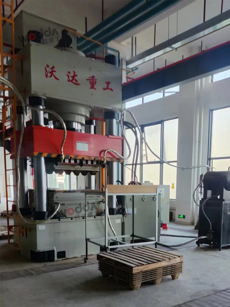 1000噸木屑托盤液壓機客戶現場 1000噸木屑托盤液壓機客戶現場