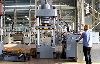 315噸(dūn)三梁四(sì)柱液壓(ya)機（800x800mm）