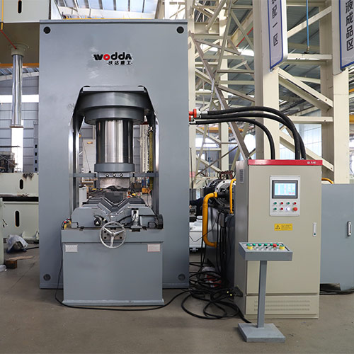 1200噸龍(long)門式校直(zhi)機