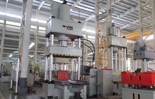 500噸伺服(fu)液壓機帶移動工(gōng)作台