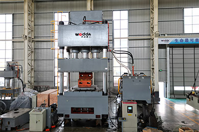 1500噸四柱拉伸液壓(yā)機（液壓墊）