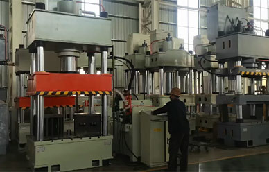 國标315噸(dun)四柱液(ye)壓機試(shi)機