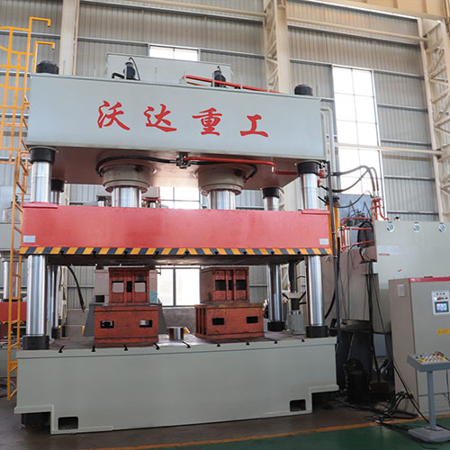 1000噸SMC玻璃鋼水(shui)箱成型液壓機_1000噸(dūn)液壓機定制